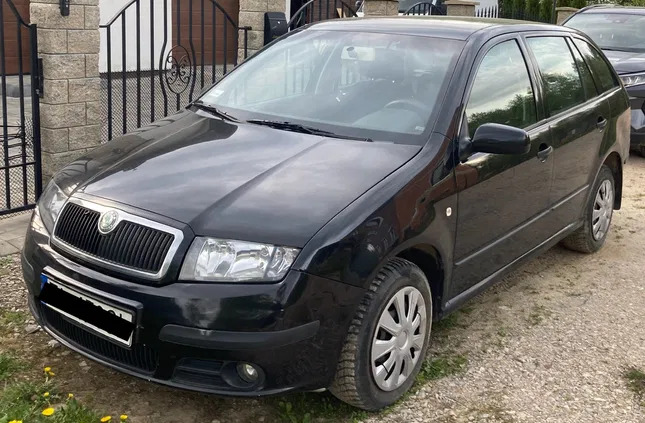 świętokrzyskie Skoda Fabia cena 6000 przebieg: 299202, rok produkcji 2006 z Łódź